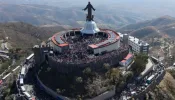 Mais de 50 mil jovens peregrinam ao monumento a Cristo Rei no México