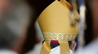 Mitra episcopal. Imagem referencial.