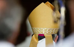 Mitra episcopal. Imagem referencial.