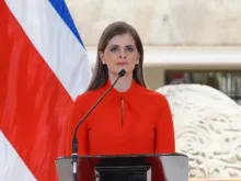 Laura Fernández num evento em 2024.