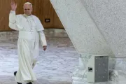 Papa Leão XIV chega à Aula Paulo VI, no Vaticano, para a audiência geral.