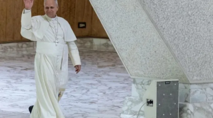 Papa Leão XIV chega à Aula Paulo VI, no Vaticano, para a audiência geral ?? 