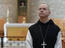 A vida monástica de monsenhor Varden é complementada por uma renomada carreira pública como escritor sobre espiritualidade.