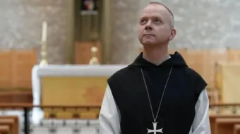 A vida monástica de monsenhor Varden é complementada por uma renomada carreira pública como escritor sobre espiritualidade.