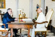 Papa Leão XIV recebe Andrea Riccardi, fundador da Comunidade de Sant'Egidio ontem (5) no Vaticano.