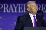 O presidente dos EUA, Donald Trump, discursa no 74º Café da Manhã Nacional de Oração anual ontem (5) no hotel Washington Hilton, em Washington, D.C., EUA.