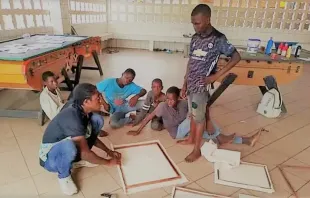 Crianças do centro Mamãe Margarida, em Cotonou, Benim, na África. Crédito: Missões Salesianas.