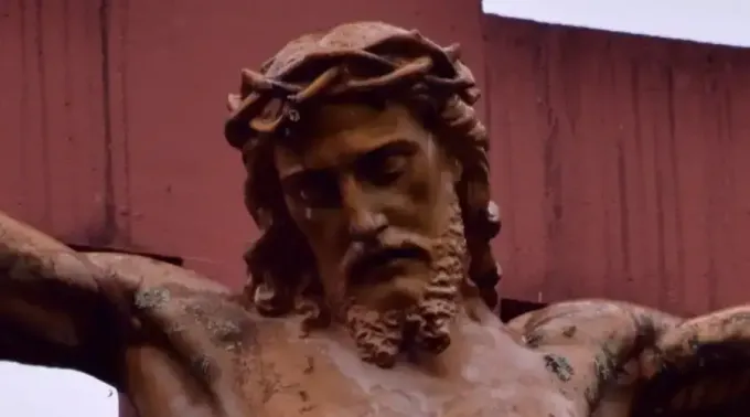 090122-Rostro-de-estatua-de-Cristo-crucificado.-Credito-Pixabay.ff.webp ?? 