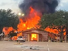 Incêndio na igreja Rainha do Santo Rosário, no Texas, EUA