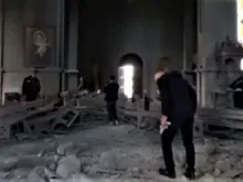 Captura de vídeo da catedral de Ghazanchetsots São Salvador (Armênia) destruída. Crédito: EWTN Notícias.