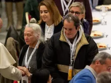 Papa Francisco em refeição com pobres no Vaticano