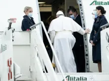 Papa Francisco entra no avião