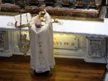 Papa Francisco na missa pelo centenário de nascimento de São João Paulo II. Crédito: Vatican Media