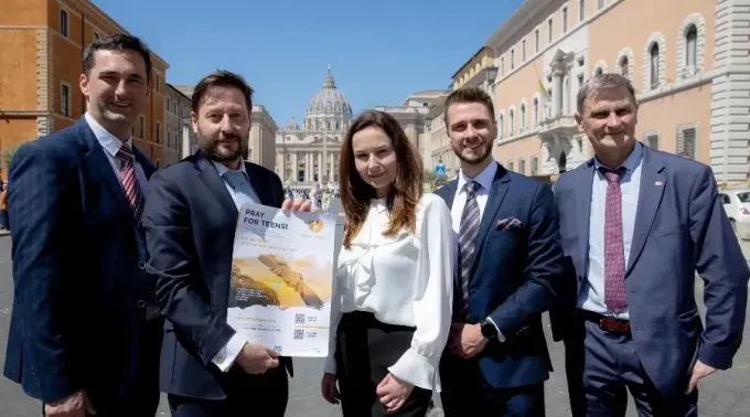 230504-Pray-for-teens-Daniel-IbaYnYez-3.jpg ?? 