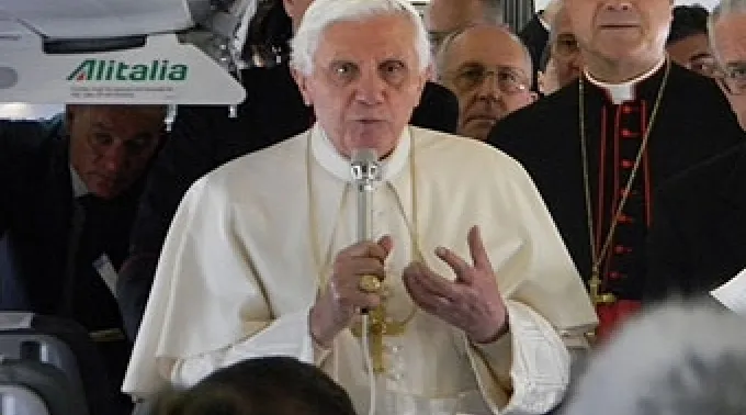 23_mar_papalplane.jpg ?? 