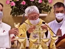 Cardeal Zen celebra missa em Hong Kong