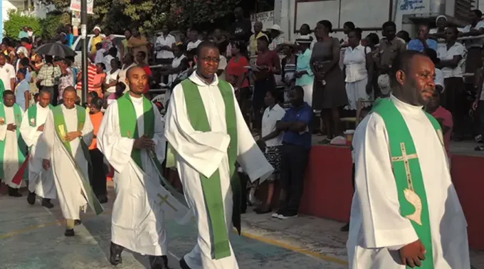 281221_sacerdotes_Haiti_AyudaALaIglesiaNecesitada.webp ?? 