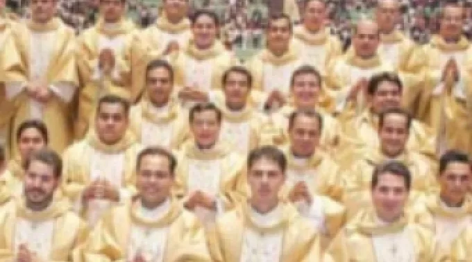 30_abr_sacerdotes020608.jpg ?? 