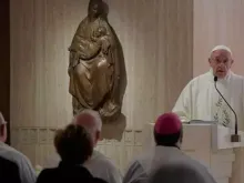 Papa celebra a Missa na capela da Casa Santa Marta.