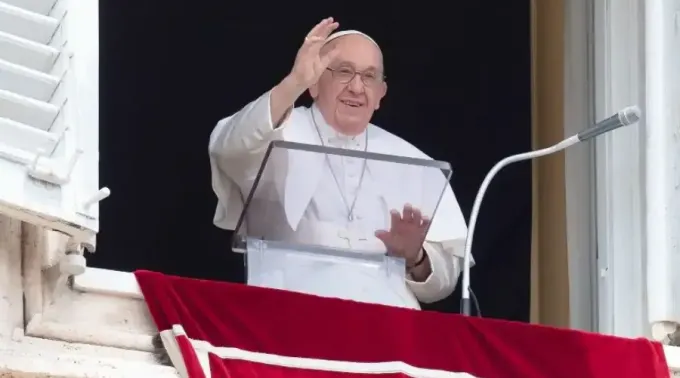 AAPapa_saluda_angelusjulios.png ?? 