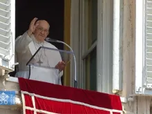 Papa Francisco durante a oração do Regina Caeli.