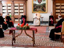O Papa preside a Audiência da Biblioteca do Palácio Apostólico.