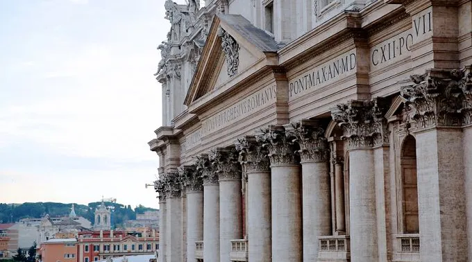 A_view_of_the_facade_of_St_Peters_Basilica_from_the_Vaticans_Apostolic_Palace_Feb_14_2015_Credit_Lauren_Cater_CNA_CNA_2_16_15.jpg ?? 