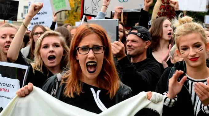 AbortoPolonia_TwitterCNN_061016.jpg ?? 