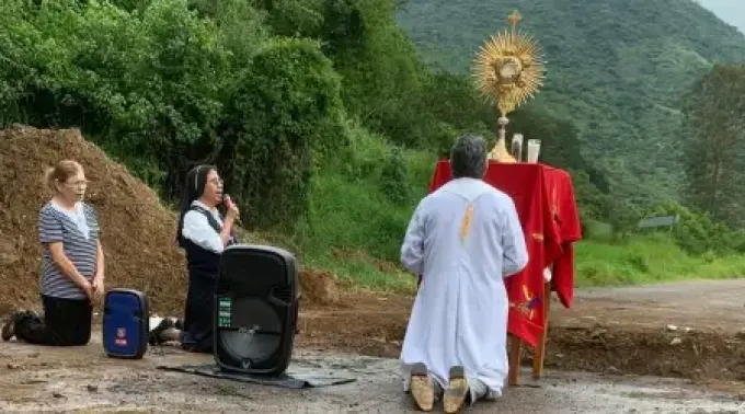 Adoracion-Eucaristica-Coalcoman-Coalcoman-Mx.-Radio-180821.webp ?? 