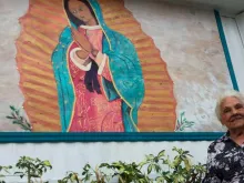 Millie Francis afirma que não retirará a sua pintura de Nossa Senhora de Guadalupe
