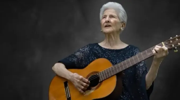 Angela-alvarez-grammy.jpg ?? 