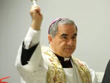 Arcebispo Angelo Becciu.