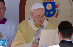 Papa Francisco durante a oração do Ângelus em Budapeste.