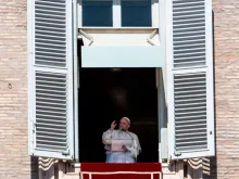 Papa Francisco conduz a oração do Ângelus, do Palácio Apostólico.