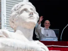 Papa Francisco durante a oração do Angelus.