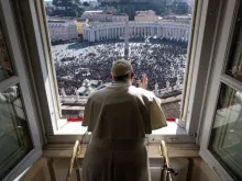 Papa Francisco fala da janela do Palácio Apostólico