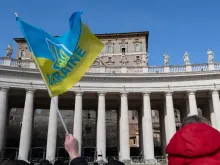 Ângelus do Papa, bandeira ucraniana.