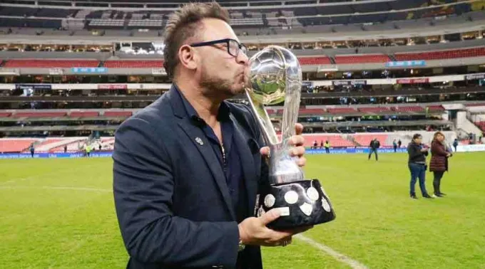 Antonio-Mohamed-sostiene-copa-Liga-BBVA-MX-Rayados-301219.jpg ?? 