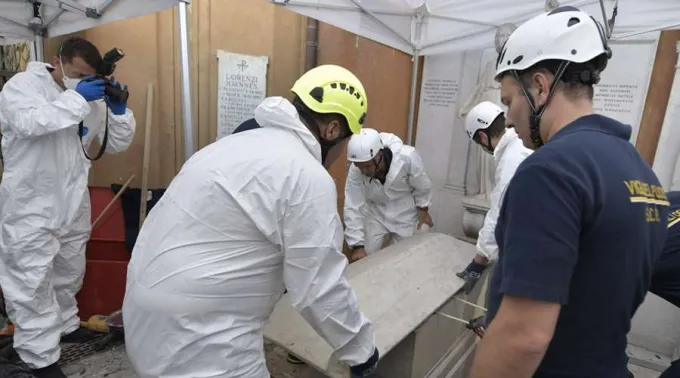 AperturaDosTumbasCementerioTeutonico_11072019_VaticanMediaACI.jpg ?? 