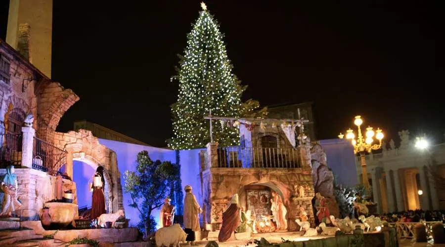 Papa Francisco: Árvore de Natal e presépio são sinais de esperança