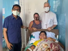 Dom Irineu Roman visita vítimas do acidente no Hospital Municipal de Santarém
