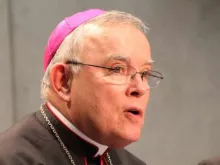 Arcebispo Charles Chaput de Filadélfia (EUA) no Vaticano em 2014.
