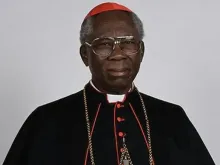 O cardeal nigeriano Francis Arinze