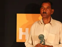Ashiq Masih, ao receber o prêmio HazteOir em 2012.