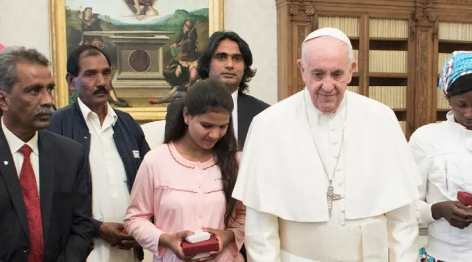 AsiaBibiFamilia_PapaFrancisco_VaticanMedia_20032018.jpg ?? 