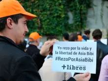Manifestação do lado de fora da embaixada do Paquistão em Madri (Espanha) em 23 de outubro.