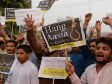 Protesto em Lahore, no Paquistão, após a cristã Asia Bibi ser absolvida de acusações de blasfêmia pela suprema corte do país em 2 de novembro de 2018.