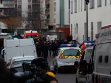Exteriores de revista Charlie Hebdo após o atentado.