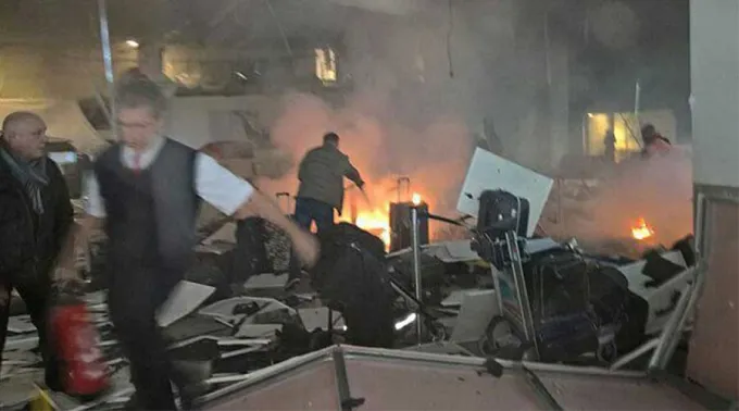 AtentadoEstambul_Twitterlourdesbaeza_010716.jpg ?? 