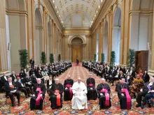 O Papa junto com os embaixadores acreditados junto à Santa Sé.